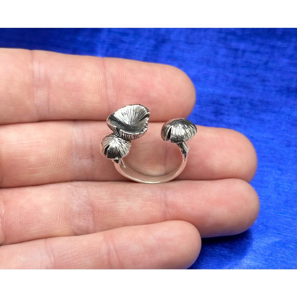 Sterling Silver Adjustable Three Dimensional Mush… - image 4